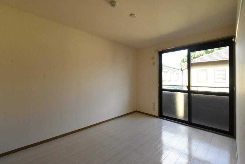 ��ʌ�����s��ԑ�R���ڂ̃A�p�[�g�̋��ԁE���r���O