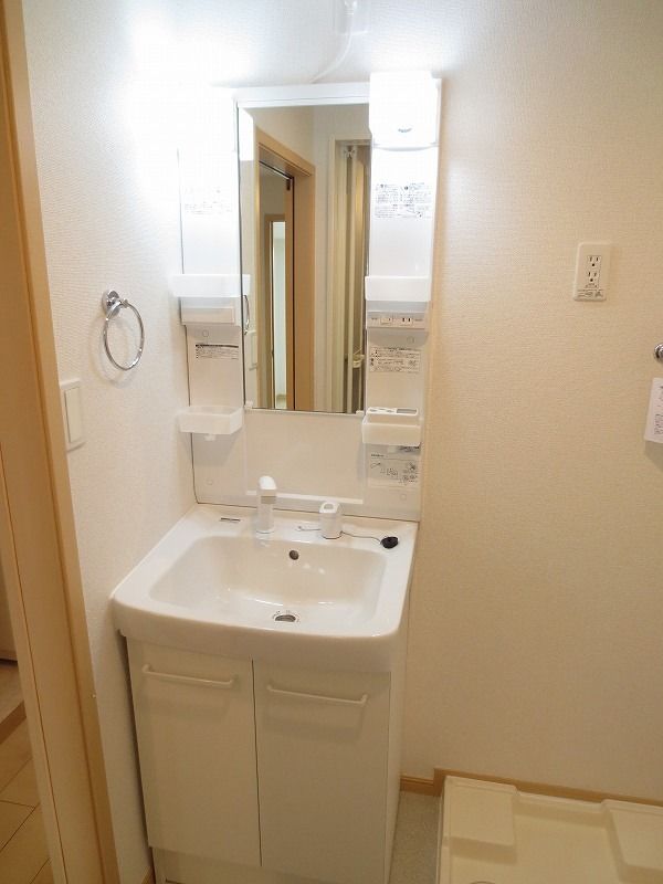 ��ʌ������s��ʖ�̃}���V�����̐��ʏ�