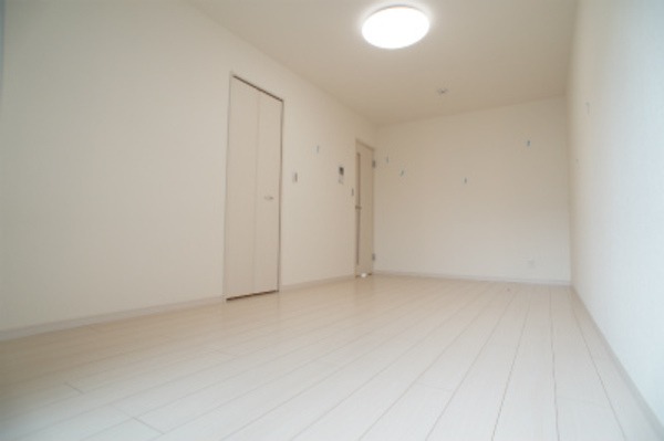 ��ʌ�����s��c�{�̃A�p�[�g�̋��ԁE���r���O