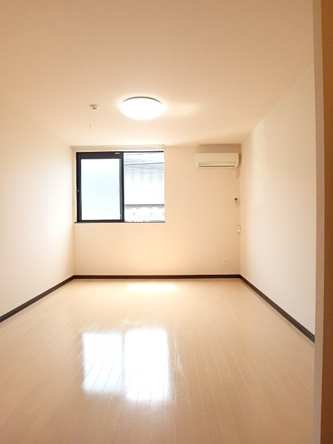 ��ʌ��������܎s�k�擌�听���P���ڂ̃A�p�[�g�̋����E���r���O