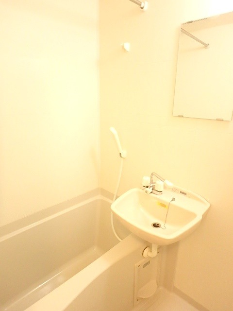 ��ʌ��������܎s�k�擌�听���P���ڂ̃A�p�[�g�̃o�X