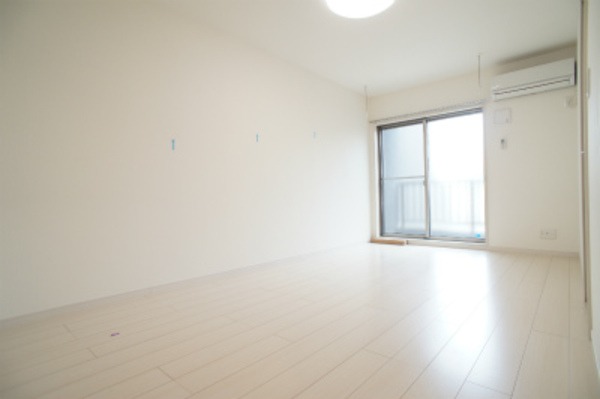 ��ʌ�����s��c�{�̃A�p�[�g�̂��̑������E�X�y�[�X