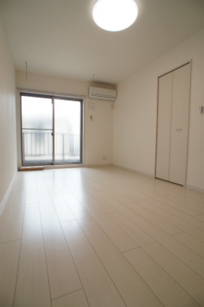 ��ʌ�����s��c�{�̃A�p�[�g�̂��̑��ݔ�