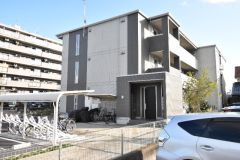 ��ʌ��������܎s�΋�厚��Ԗ�1747-1�̃A�p�[�g�̌����O��