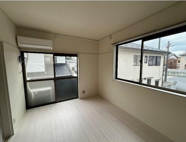 ��ʌ��������܎s�΋�n��P���ڂ̃A�p�[�g�̋��ԁE���r���O