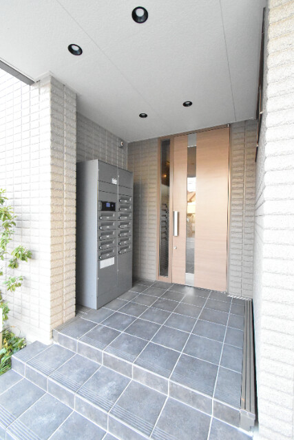 ��ʌ������s�g���T���ڂ̃}���V�����̃G���g�����X