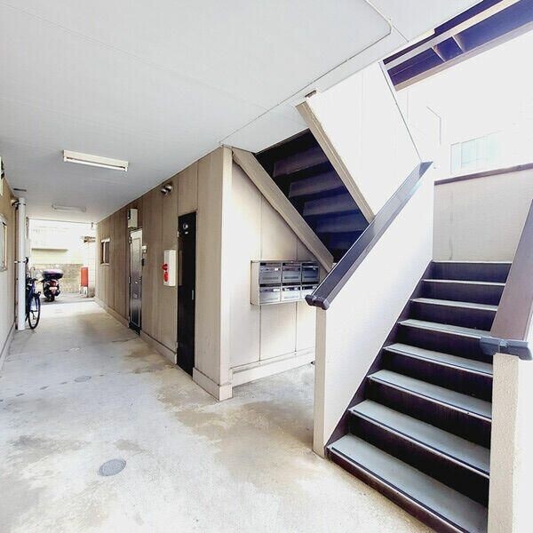 ��ʌ��������܎s�΋�厚�O���̃}���V�����̃G���g�����X