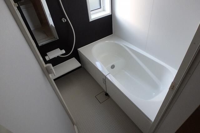 ��ʌ��������܎s�΋揼�؂P���ڂ̃e���X�n�E�X�̃o�X