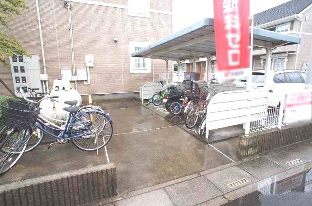 ��ʌ�����s�厚�v���q��V�c�̃A�p�[�g�̂��̑�