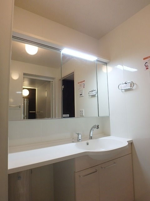 ��ʌ�����s�厚���s�̃A�p�[�g�̐��ʏ�