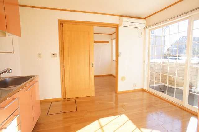 ��ʌ�����s�厚�v���q��V�c�̃A�p�[�g�̋��ԁE���r���O