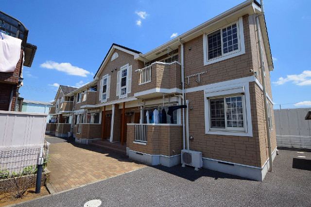 ��ʌ�����s�厚�v���q��V�c�̃A�p�[�g�̃G���g�����X