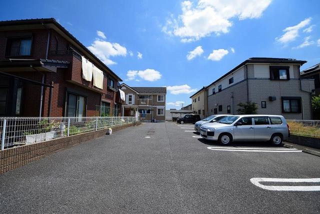 ��ʌ�����s�厚�v���q��V�c�̃A�p�[�g�̒��ԏ�