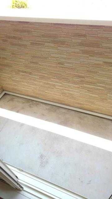 ��ʌ��t�����s�L���Q���ڂ̃A�p�[�g�̃o���R�j�[