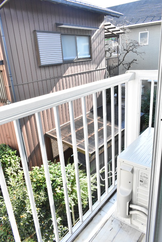 ��ʌ��������܎s��{�擌���Q���ڂ̃A�p�[�g�̃o���R�j�[