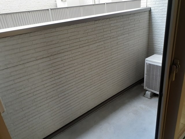 ��ʌ������s�����S���ڂ̃A�p�[�g�̃o���R�j�[