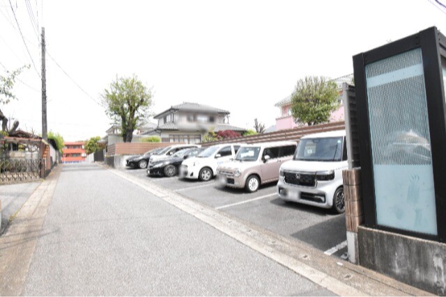 ��ʌ�����s����S���ڂ̃}���V�����̒��ԏ�