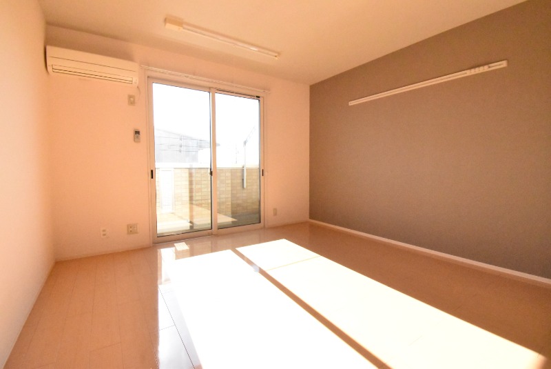 ��ʌ��z�J�s���C�N�^�E���Q���ڂ̃A�p�[�g�̋��ԁE���r���O