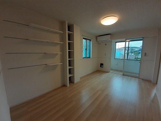 ��ʌ�����s���ԂQ���ڂ̃A�p�[�g�̋��ԁE���r���O