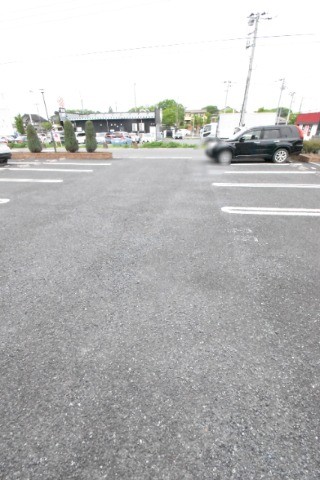 ��ʌ��z�J�s���C�N�^�E���Q���ڂ̃A�p�[�g�̒��ԏ�