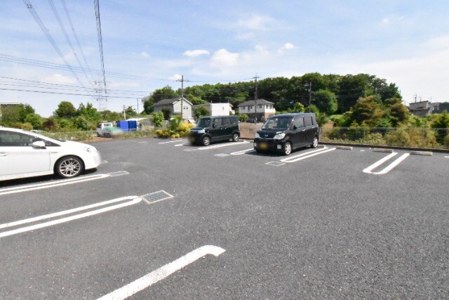 ��ʌ�����s�厚���s���̃A�p�[�g�̒��ԏ�