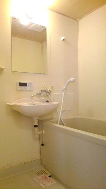 ��ʌ��@�c�s���m�؂P���ڂ̃}���V�����̃o�X