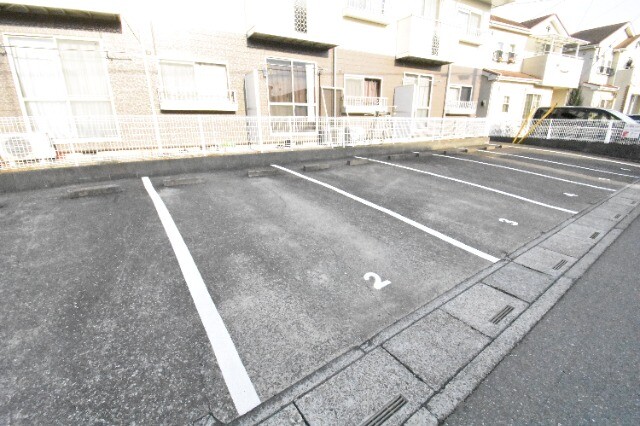 ��ʌ��@�c�s���m�؂P���ڂ̃}���V�����̒��ԏ�