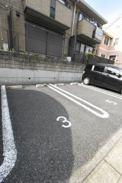 ��ʌ��������܎s�����擌��{�P���ڂ̃A�p�[�g�̒��ԏ�