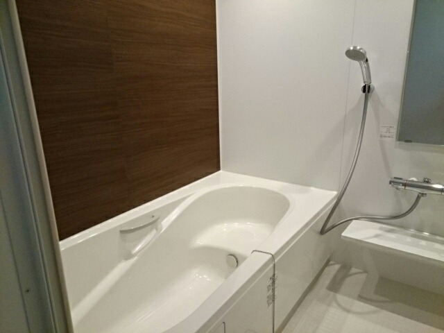 ��ʌ��������܎s����厚���m��̃A�p�[�g�̃o�X