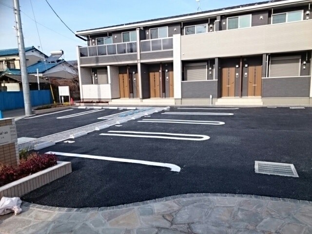 ��ʌ��������܎s����厚���m��̃A�p�[�g�̒��ԏ�