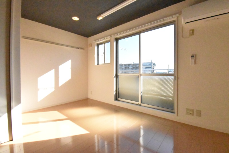 ��ʌ��z�J�s�V�z�J�Q���ڂ̃A�p�[�g�̂��̑������E�X�y�[�X