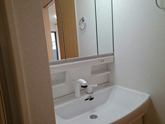 ��ʌ��������܎s����厚���m��̃A�p�[�g�̐��ʏ�