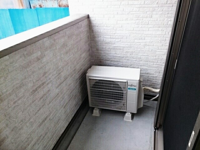 ��ʌ��������܎s����厚���m��̃A�p�[�g�̃o���R�j�[