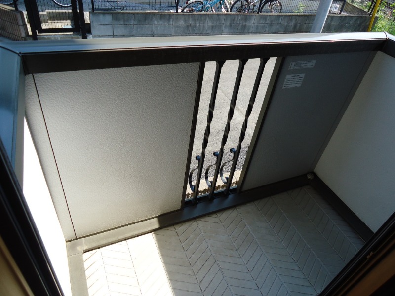 ��ʌ�����s�厚�����̃A�p�[�g�̃o���R�j�[