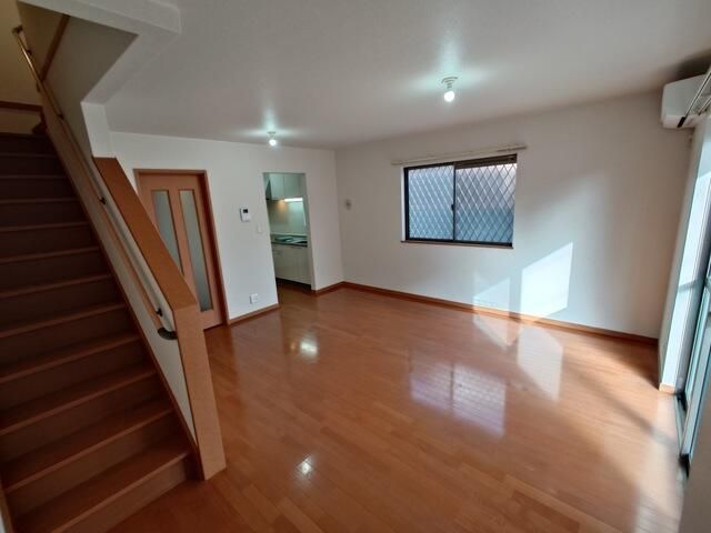 ��ʌ��������܎s�k����i���P���ڂ̃e���X�n�E�X�̋��ԁE���r���O