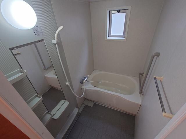 ��ʌ��������܎s�k����i���P���ڂ̃e���X�n�E�X�̃o�X