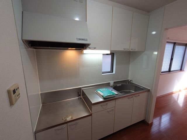 ��ʌ��������܎s�k����i���P���ڂ̃e���X�n�E�X�̃L�b�`��