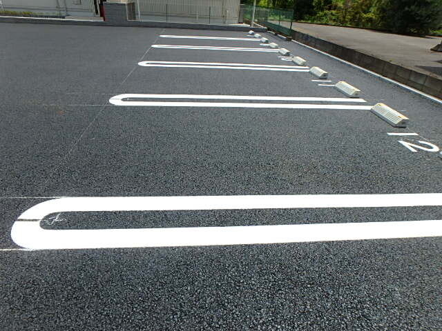 ��ʌ�����s�厚���s�̃A�p�[�g�̒��ԏ�