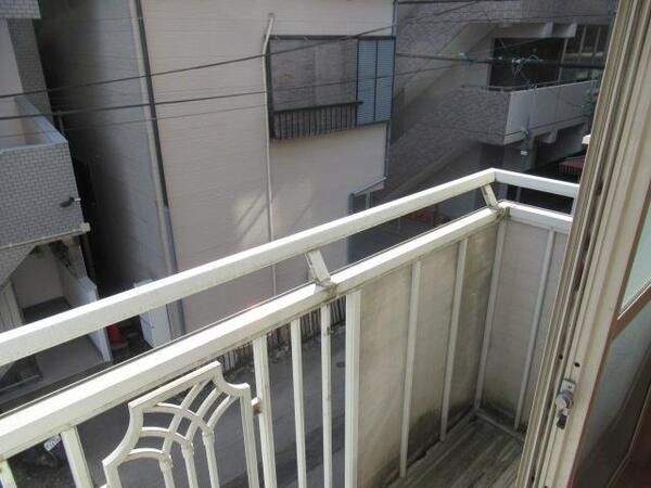 ��ʌ��������܎s�Y�a�撇���P���ڂ̃A�p�[�g�̃o���R�j�[