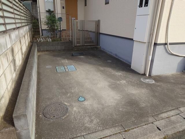 ��ʌ��������܎s�k����i���P���ڂ̃e���X�n�E�X�̒��ԏ�