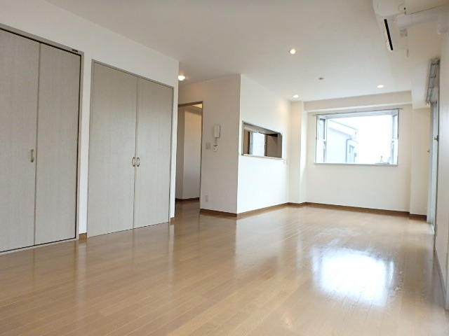 ��ʌ��������܎s��{��V�����P���ڂ̃}���V�����̋��ԁE���r���O