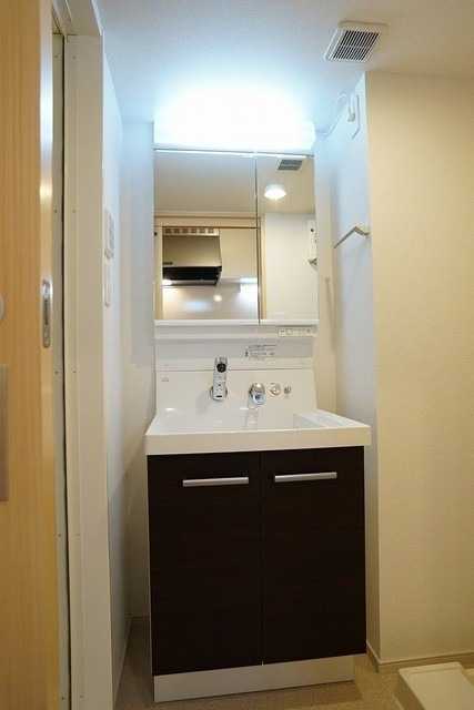 ��ʌ��������܎s�Y�a�挳���R���ڂ̃}���V�����̐��ʏ�