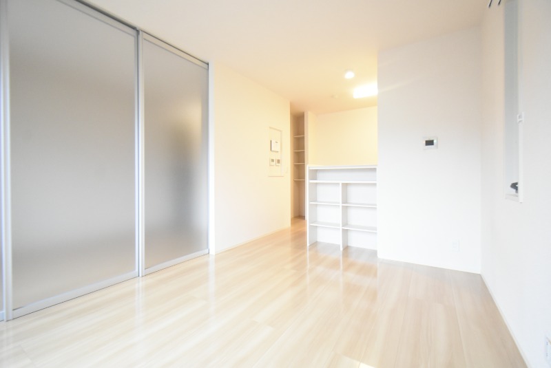 ��ʌ�����s�厚�ΐ_�̃A�p�[�g�̋��ԁE���r���O