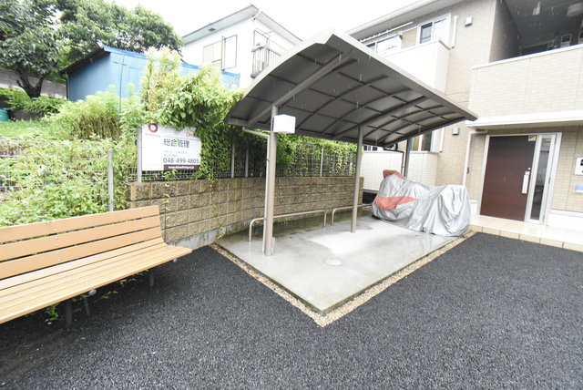 ��ʌ�����s�厚�ΐ_�̃A�p�[�g�̂��̑�