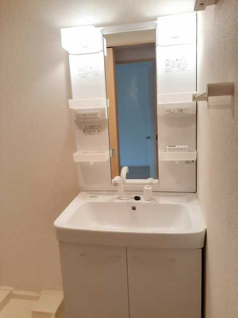 ��ʌ��������܎s�΋�厚���̃A�p�[�g�̐��ʏ�