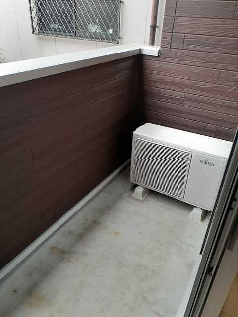 ��ʌ��������܎s�΋�厚���̃A�p�[�g�̃o���R�j�[