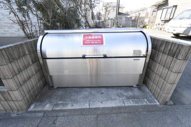 ��ʌ��k�����S�ɓޒ������Q���ڂ̃A�p�[�g�̂��̑�