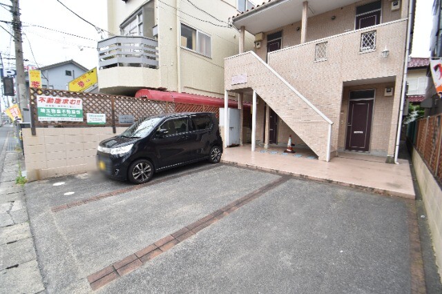 ��ʌ��������܎s�����擌��{�U���ڂ̃A�p�[�g�̒��ԏ�