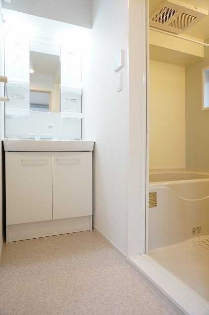 ��ʌ��������܎s�΋�厚���̃A�p�[�g�̐��ʏ�