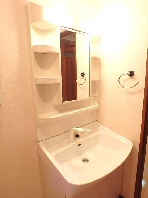 ��ʌ��������܎s��{��{���R���ڂ̃}���V�����̐��ʏ�